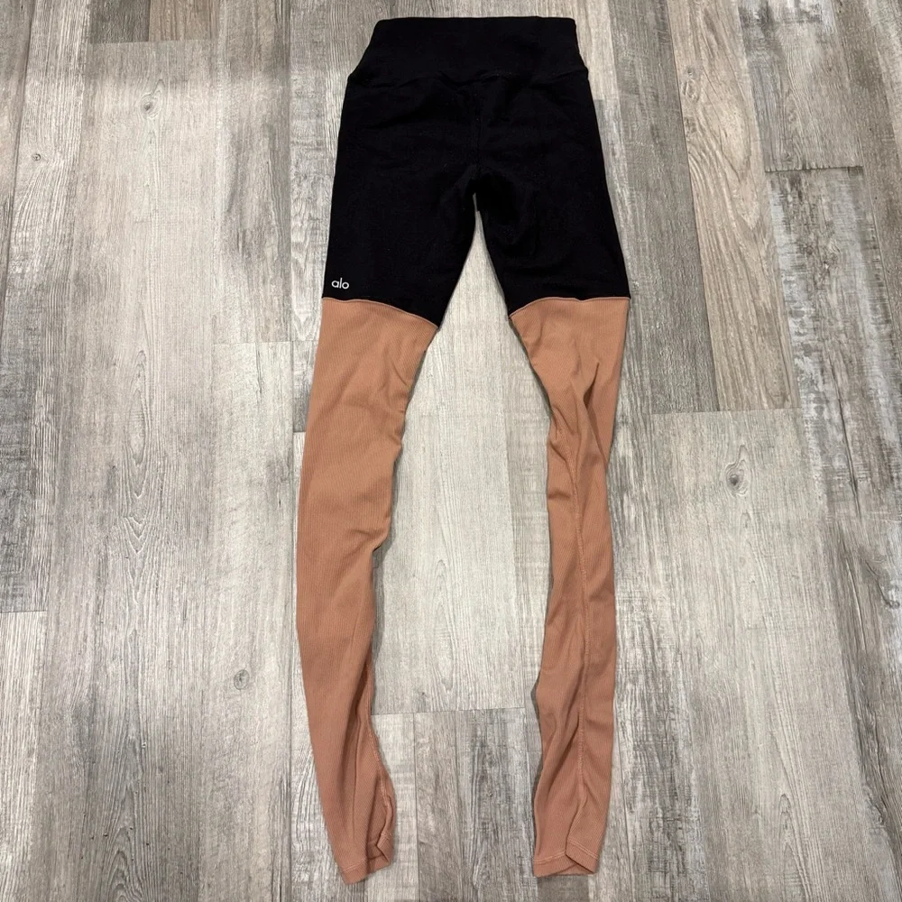 Alo Yoga Black/Pink Goddess Leggings size Small